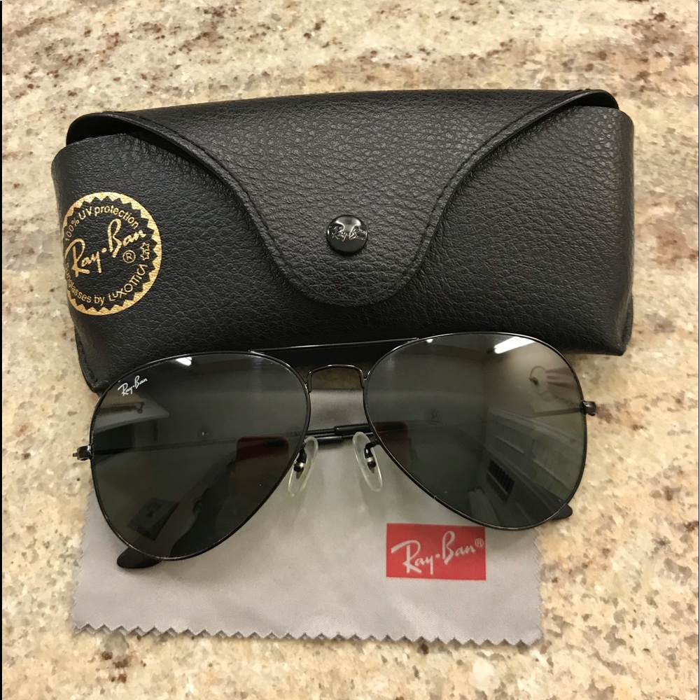 Black aviator Ray bans